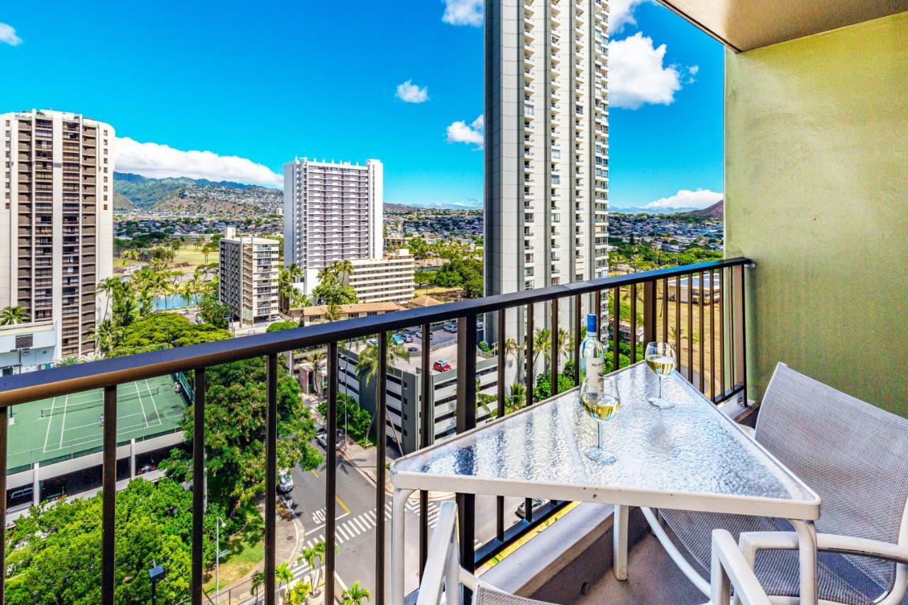 Mountain Views & Steps To Beach - Free Parking! Honolulu Luaran gambar
