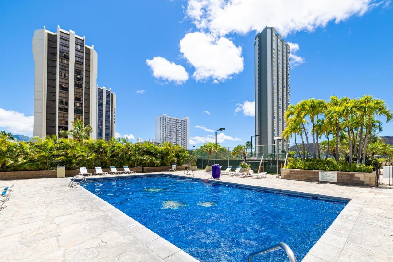 Mountain Views & Steps To Beach - Free Parking! Honolulu Luaran gambar